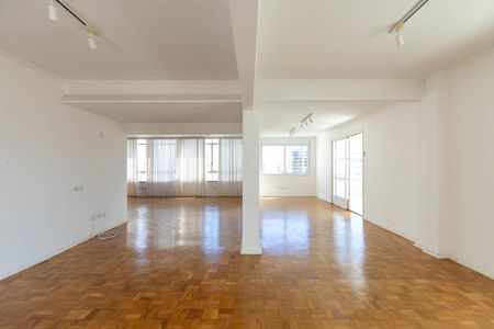 Apartamento à venda com 240m², 3 quartos e 1 vaga Apartamento à venda com 240m², 3 quartos e 1 vagaSala