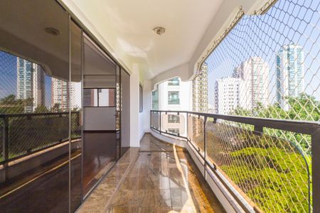 Apartamento à venda com 300m², 5 quartos e 3 vagasVaranda