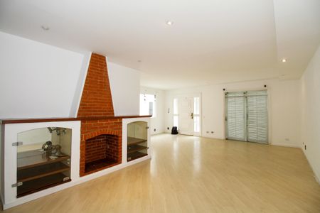 Casa para alugar com 240m², 4 quartos e 2 vagasSala