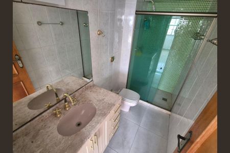 Apartamento à venda com 350m², 3 quartos e 2 vagas Apartamento à venda com 350m², 3 quartos e 2 vagasBanheiro suíte 2