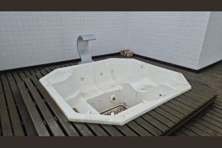 Apartamento à venda com 350m², 3 quartos e 2 vagas Apartamento à venda com 350m², 3 quartos e 2 vagasTerraço