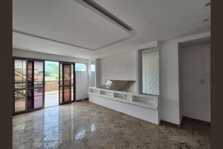 Apartamento à venda com 350m², 3 quartos e 2 vagas Apartamento à venda com 350m², 3 quartos e 2 vagasSuíte 3