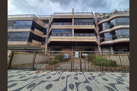 Apartamento à venda com 350m², 3 quartos e 2 vagas Apartamento à venda com 350m², 3 quartos e 2 vagasFachada