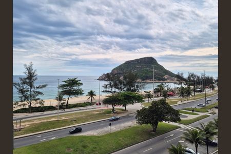 Apartamento à venda com 350m², 3 quartos e 2 vagas Apartamento à venda com 350m², 3 quartos e 2 vagasVista