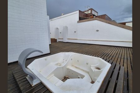 Apartamento à venda com 350m², 3 quartos e 2 vagas Apartamento à venda com 350m², 3 quartos e 2 vagasTerraço