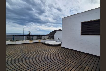 Apartamento à venda com 350m², 3 quartos e 2 vagas Apartamento à venda com 350m², 3 quartos e 2 vagasTerraço