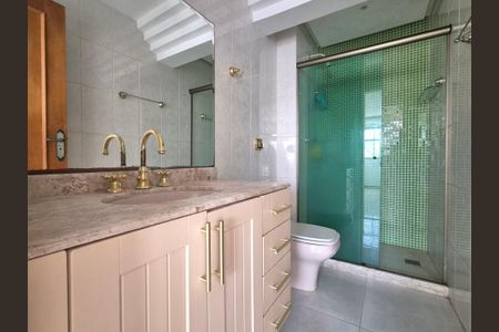 Apartamento à venda com 350m², 3 quartos e 2 vagas Apartamento à venda com 350m², 3 quartos e 2 vagasBanheiro suíte 2