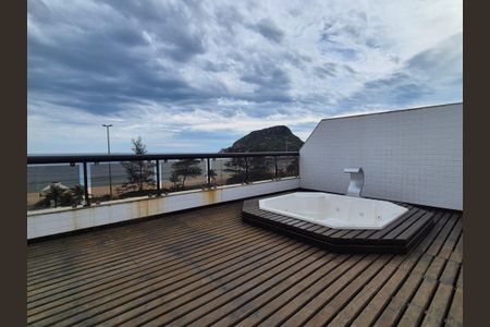 Apartamento à venda com 350m², 3 quartos e 2 vagas Apartamento à venda com 350m², 3 quartos e 2 vagasTerraço