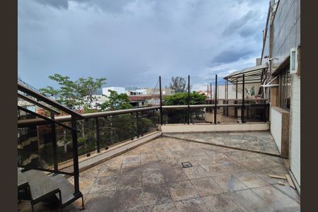 Apartamento à venda com 350m², 3 quartos e 2 vagas Apartamento à venda com 350m², 3 quartos e 2 vagasVaranda 2