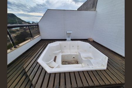 Apartamento à venda com 350m², 3 quartos e 2 vagas Apartamento à venda com 350m², 3 quartos e 2 vagasTerraço