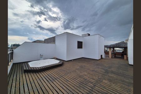 Apartamento à venda com 350m², 3 quartos e 2 vagas Apartamento à venda com 350m², 3 quartos e 2 vagasTerraço