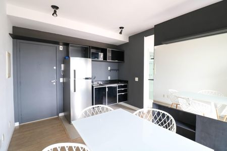 Sala / Cozinha de apartamento para alugar com 1 quarto, 35m² em Vila Cordeiro, São Paulo