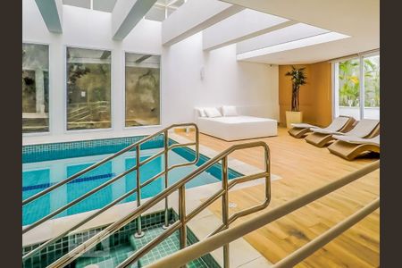 Studio à venda com 33m², 1 quarto e 1 vaga Studio à venda com 33m², 1 quarto e 1 vagaPiscina