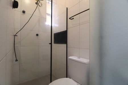 Banheiro de kitnet/studio para alugar com 1 quarto, 25m² em Jardim Independência, São Paulo