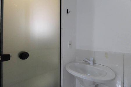 Banheiro de kitnet/studio para alugar com 1 quarto, 25m² em Jardim Independência, São Paulo