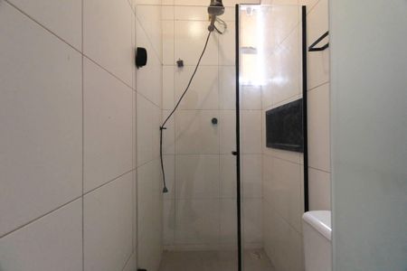 Banheiro de kitnet/studio para alugar com 1 quarto, 25m² em Jardim Independência, São Paulo