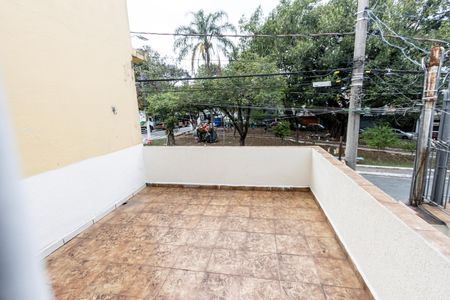 Casa à venda com 120m², 4 quartos e 2 vagas Casa à venda com 120m², 4 quartos e 2 vagasVaranda do Quarto 1