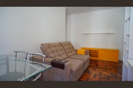 Sala de apartamento para alugar com 1 quarto, 56m² em Vila Ipiranga, Porto Alegre