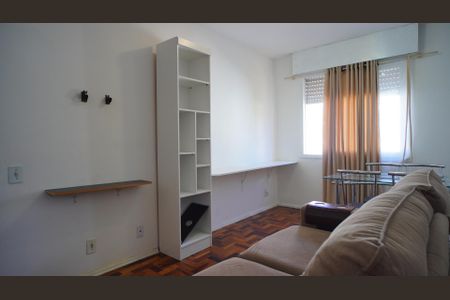 Sala de apartamento para alugar com 1 quarto, 56m² em Vila Ipiranga, Porto Alegre