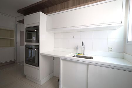 Apartamento à venda com 126m², 3 quartos e 2 vagas Apartamento à venda com 126m², 3 quartos e 2 vagasÁrea de Serviço