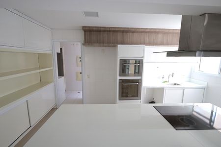 Apartamento à venda com 126m², 3 quartos e 2 vagas Apartamento à venda com 126m², 3 quartos e 2 vagasCozinha