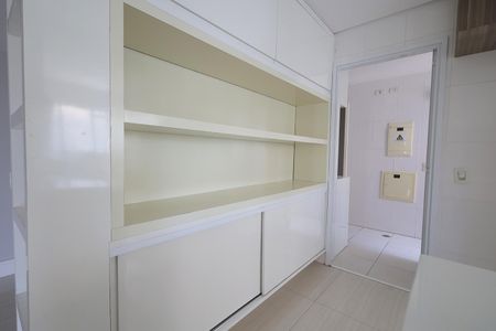 Apartamento à venda com 126m², 3 quartos e 2 vagas Apartamento à venda com 126m², 3 quartos e 2 vagasCozinha