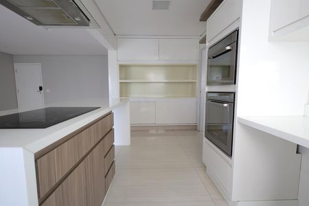 Apartamento à venda com 126m², 3 quartos e 2 vagas Apartamento à venda com 126m², 3 quartos e 2 vagasCozinha