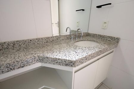 Apartamento à venda com 126m², 3 quartos e 2 vagas Apartamento à venda com 126m², 3 quartos e 2 vagasBanheiro da Suíte 2