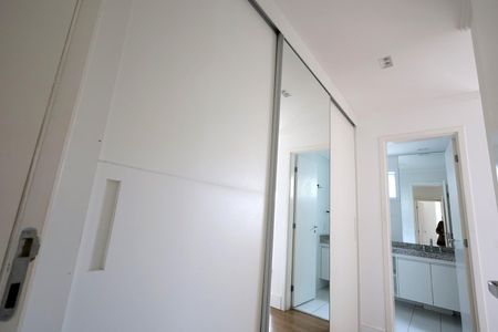 Apartamento à venda com 126m², 3 quartos e 2 vagas Apartamento à venda com 126m², 3 quartos e 2 vagasCloset da Suíte 2
