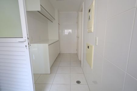 Apartamento à venda com 126m², 3 quartos e 2 vagas Apartamento à venda com 126m², 3 quartos e 2 vagasÁrea de Serviço