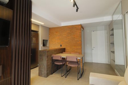 Sala de apartamento para alugar com 1 quarto, 52m² em Petrópolis, Porto Alegre