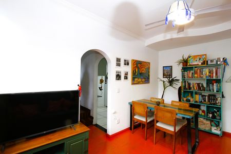 Casa para alugar com 2 quartos, 110m² em João Pinheiro, Belo Horizonte