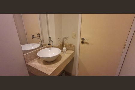 Casa à venda com 272m², 3 quartos e 4 vagas Casa à venda com 272m², 3 quartos e 4 vagasLavabo 2