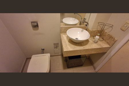 Casa à venda com 272m², 3 quartos e 4 vagas Casa à venda com 272m², 3 quartos e 4 vagasLavabo 2