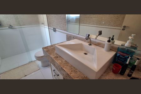 Casa à venda com 272m², 3 quartos e 4 vagas Casa à venda com 272m², 3 quartos e 4 vagasBanheiro Suíte Master