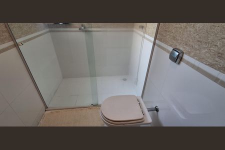 Casa à venda com 272m², 3 quartos e 4 vagas Casa à venda com 272m², 3 quartos e 4 vagasBanheiro Suíte Master