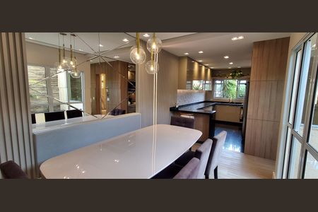 Casa à venda com 272m², 3 quartos e 4 vagas Casa à venda com 272m², 3 quartos e 4 vagasCopa