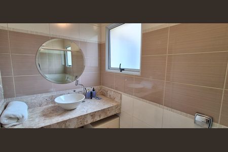 Casa à venda com 272m², 3 quartos e 4 vagas Casa à venda com 272m², 3 quartos e 4 vagasBanheiro Social