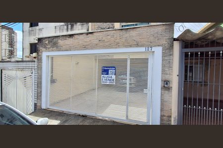 Casa à venda com 272m², 3 quartos e 4 vagas Casa à venda com 272m², 3 quartos e 4 vagasFachada