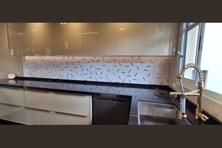 Casa à venda com 272m², 3 quartos e 4 vagas Casa à venda com 272m², 3 quartos e 4 vagasCozinha