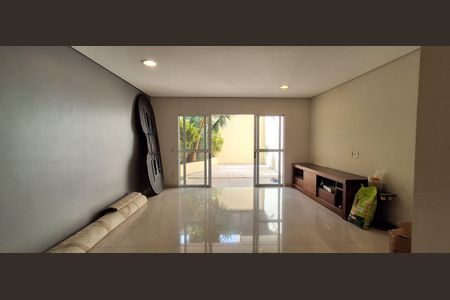 Casa à venda com 272m², 3 quartos e 4 vagas Casa à venda com 272m², 3 quartos e 4 vagasÁrea comum