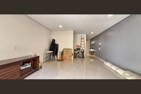 Casa à venda com 272m², 3 quartos e 4 vagas Casa à venda com 272m², 3 quartos e 4 vagasÁrea comum