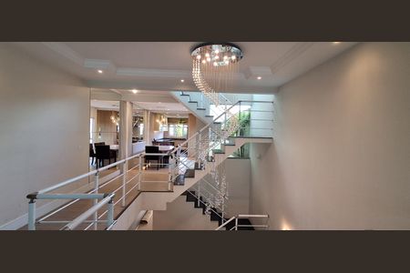 Casa à venda com 272m², 3 quartos e 4 vagas Casa à venda com 272m², 3 quartos e 4 vagasEscada