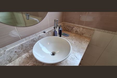 Casa à venda com 272m², 3 quartos e 4 vagas Casa à venda com 272m², 3 quartos e 4 vagasBanheiro Social