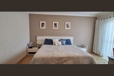 Casa à venda com 272m², 3 quartos e 4 vagas Casa à venda com 272m², 3 quartos e 4 vagasSuíte Master