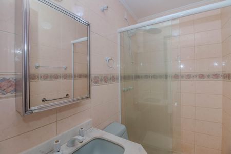 Banheiro da Suíte de apartamento para alugar com 1 quarto, 50m² em São João, Porto Alegre