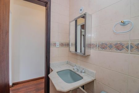 Banheiro da Suíte de apartamento para alugar com 1 quarto, 50m² em São João, Porto Alegre