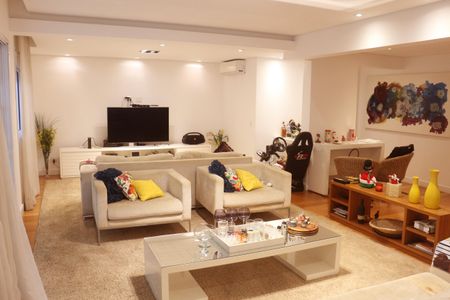 Apartamento para alugar com 242m², 3 quartos e 3 vagasSala