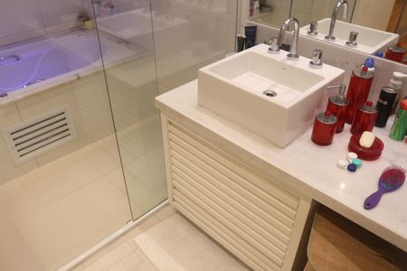 Apartamento para alugar com 242m², 3 quartos e 3 vagasBanheiro da Suíte 3