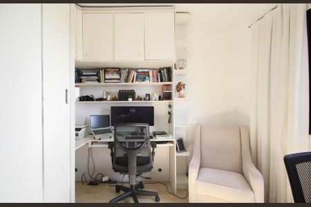 Apartamento para alugar com 237m², 4 quartos e 3 vagas Apartamento para alugar com 237m², 4 quartos e 3 vagasQuarto 2